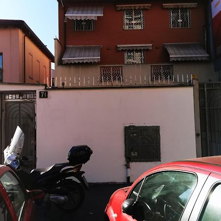 New Luxury Apartment, Milan City Center Bagian luar foto