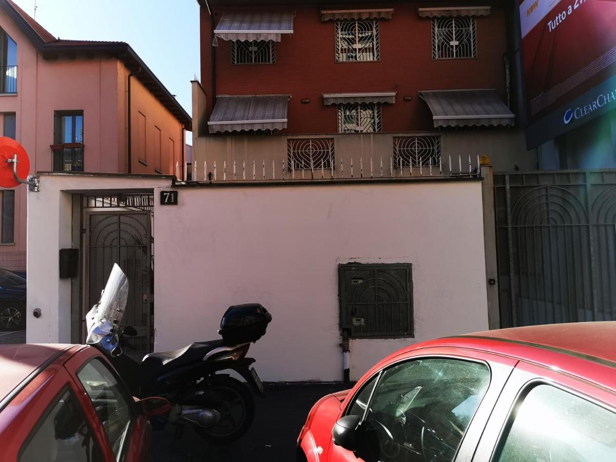New Luxury Apartment, Milan City Center Bagian luar foto